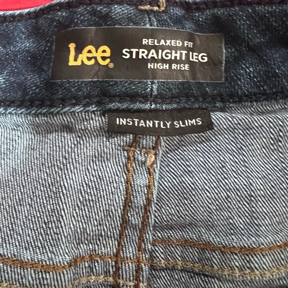 Lee Relaxed Fit Straight Leg High Rise Jeans. Size 16. - Picture 3 of 4